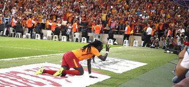 爱游戏综合娱乐-男排超级联赛上演“天王山之战”