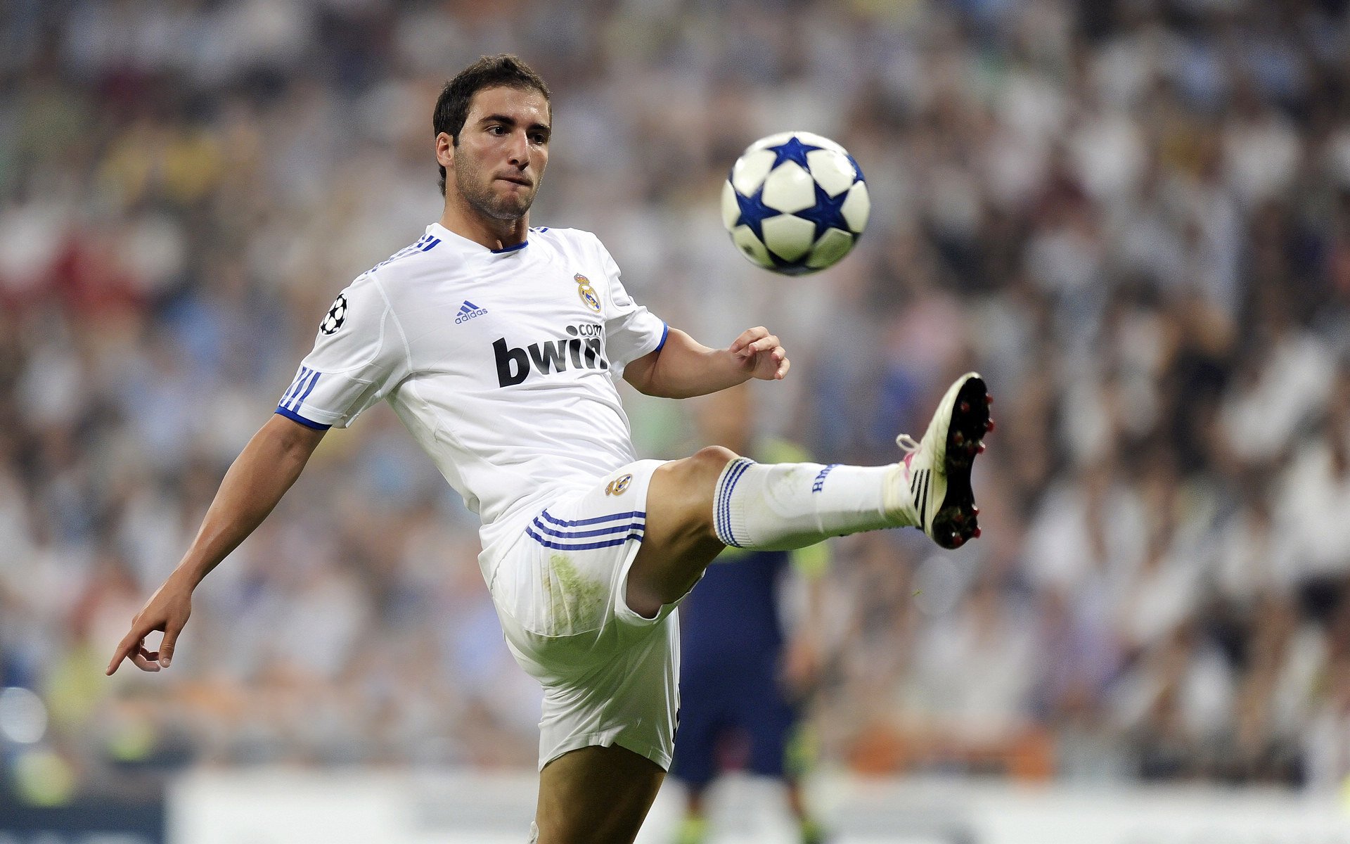 爱游戏 电竞-_突破极限：运动员异乎寻常的表现震撼全场_，突破极限人物原型